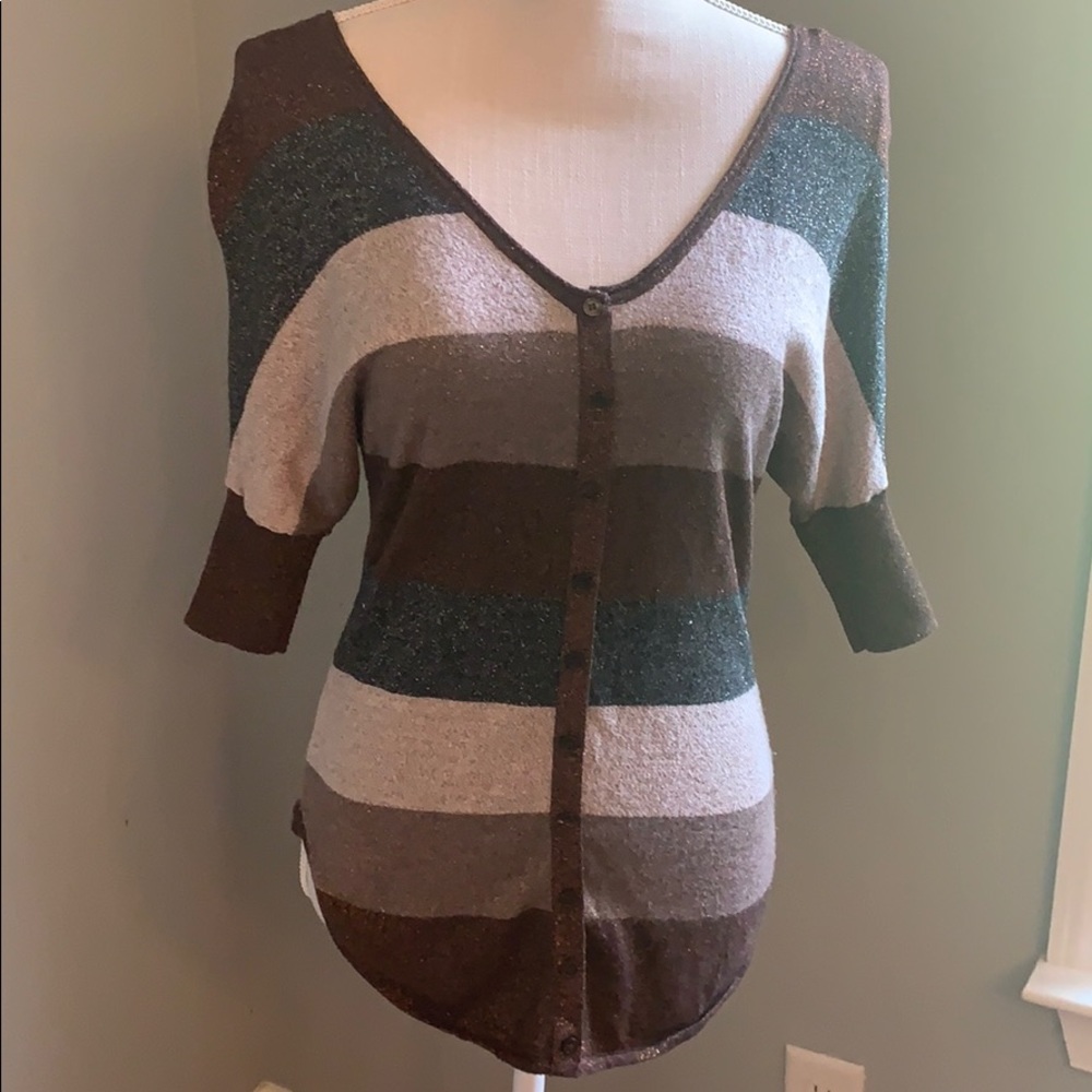 🌺3 for $15! Express shirt. (109)